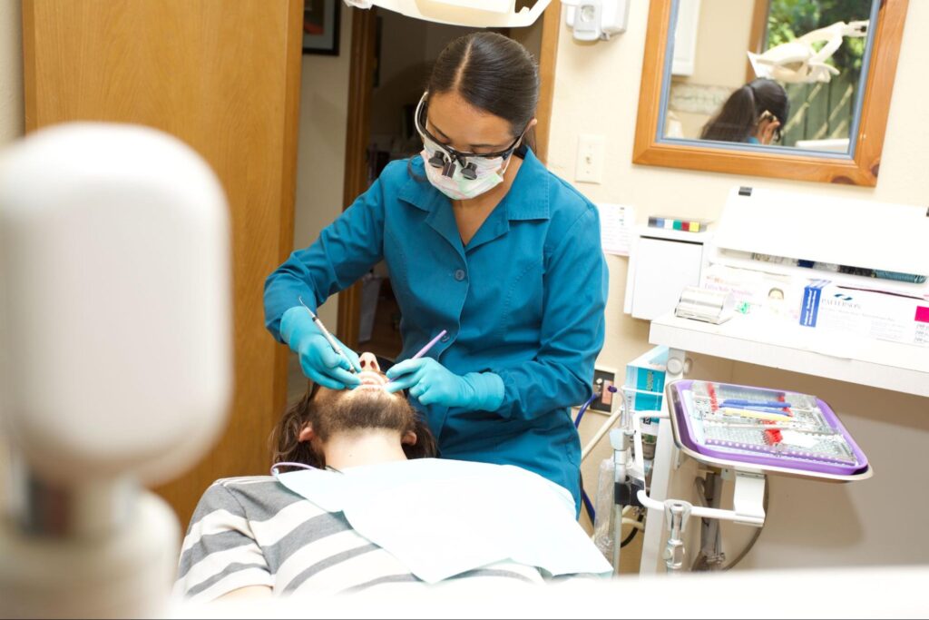 How Implant-Supported Dentures Can Help You